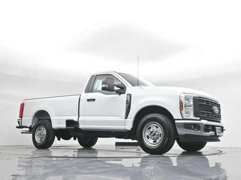New 2026 Ford F250 XL w/ XL Chrome Package image 3
