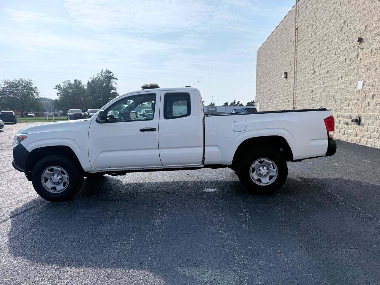 Used 2017 Toyota Tacoma SR AWD/4WD image 2