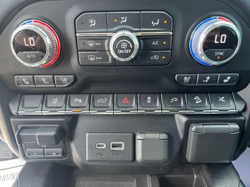 Used 2022 GMC Sierra 2500 Denali w/ Denali Ultimate Package AWD/4WD image 28