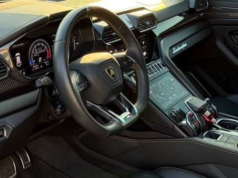 Used 2021 Lamborghini Urus AWD/4WD image 40