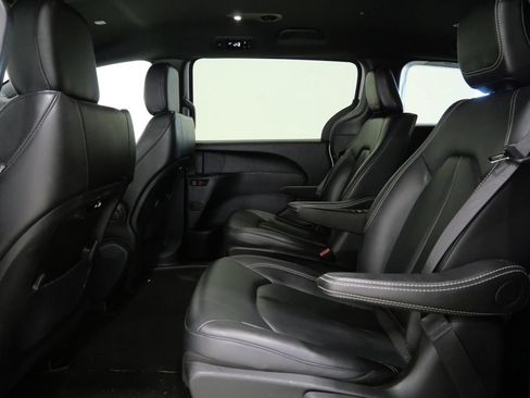 Used 2024 Chrysler Pacifica Limited FWD image 23