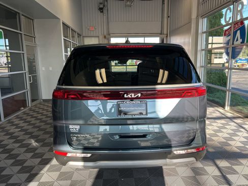 Certified 2024 Kia Carnival EX image 5