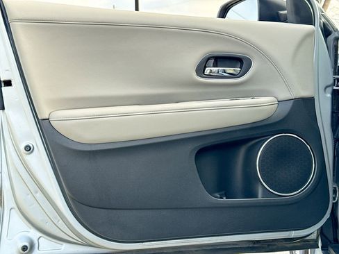 Used 2018 Honda HR-V EX-L image 12