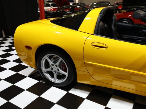 Used 2000 Chevrolet Corvette Coupe w/ Memory Pkg RWD image 23