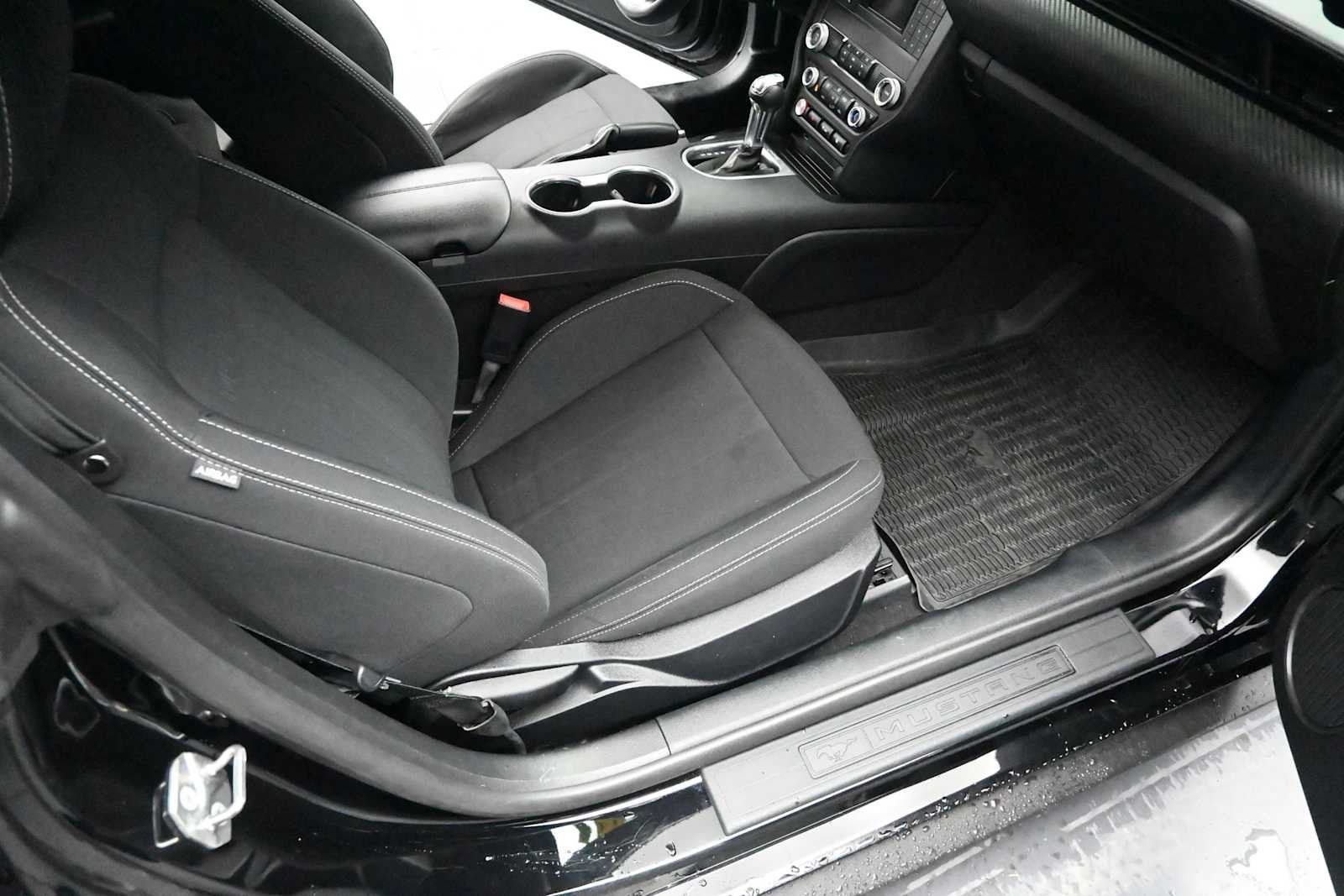 Used 2020 Ford Mustang Coupe RWD image 14