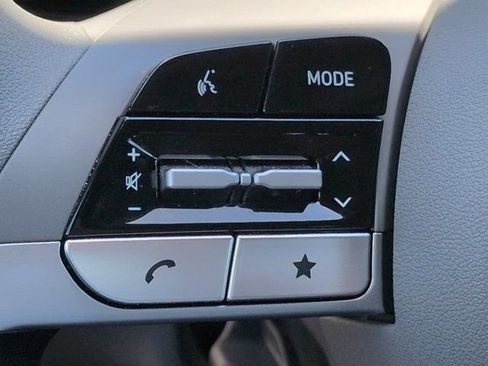 Certified 2025 Hyundai Elantra SE FWD image 22