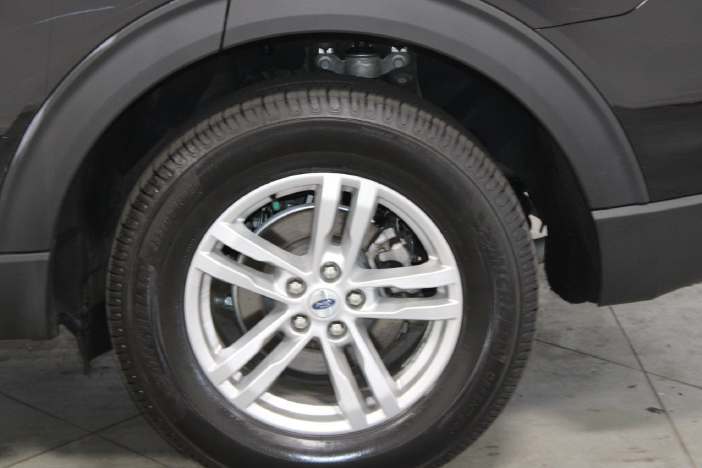Used 2023 Ford Explorer XLT AWD/4WD image 17