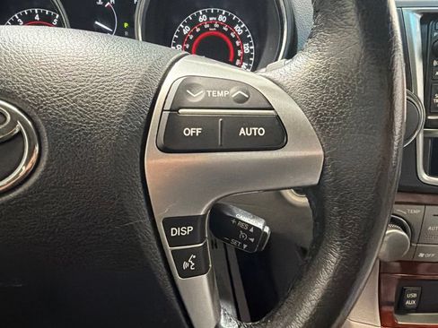 Used 2013 Toyota Highlander Limited AWD/4WD image 30