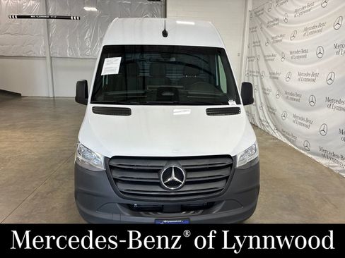 Used 2025 Mercedes-Benz Sprinter 2500 image 2