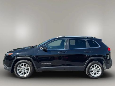 Used 2018 Jeep Cherokee Latitude Plus w/ Comfort/Convenience Group FWD image 4