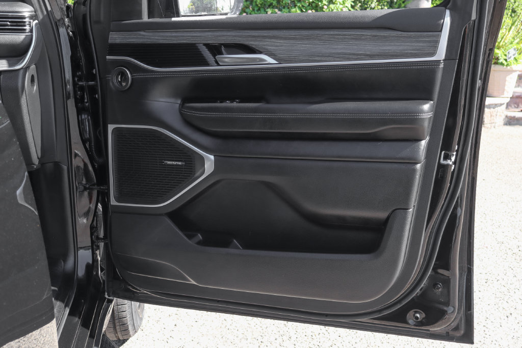 Used 2024 Jeep Wagoneer Series II w/ Flexible Seating Group RWD image 48