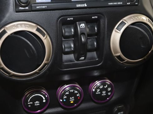 Used 2016 Jeep Wrangler Unlimited Sahara image 31