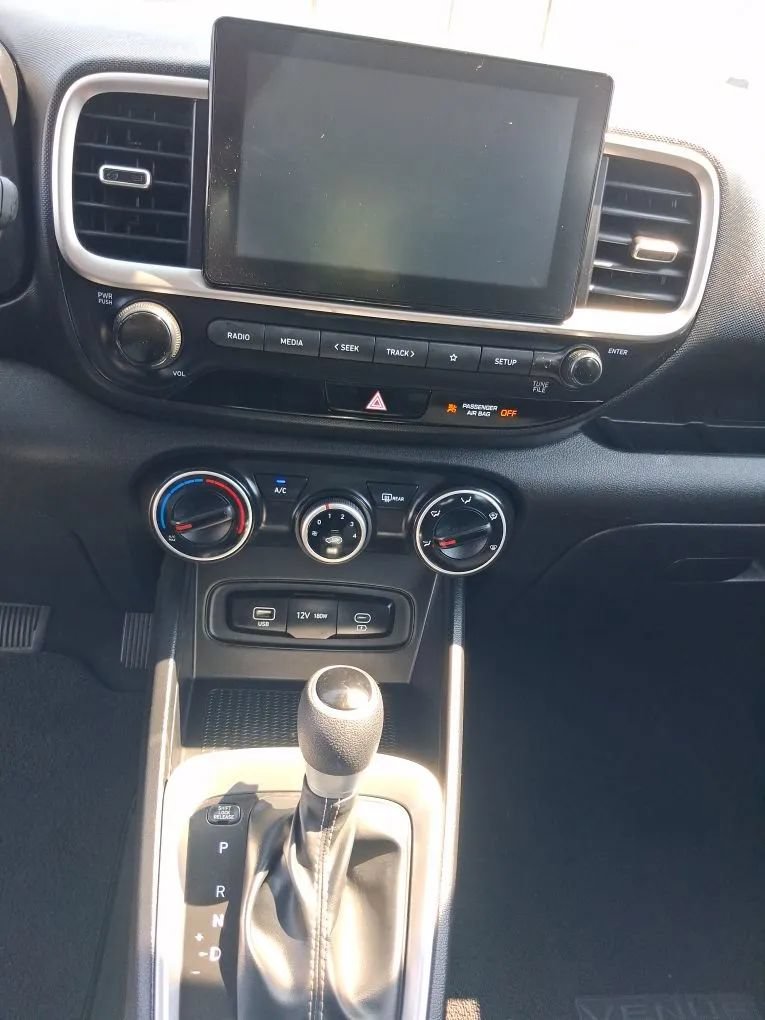 Used 2026 Hyundai Venue SE FWD image 24