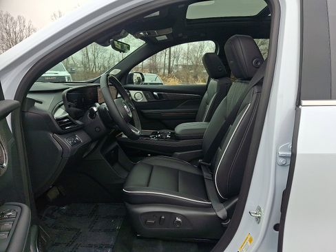 New 2026 Buick Enclave Avenir w/ Super Cruise Package AWD/4WD image 12