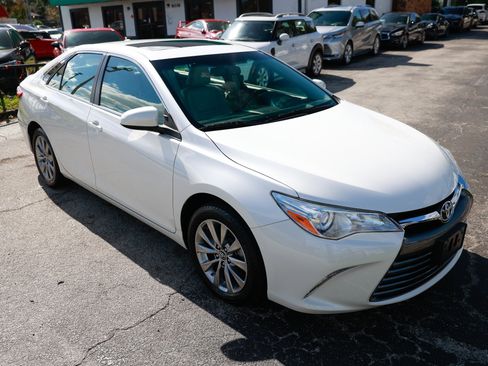 Used 2017 Toyota Camry XLE w/ Moonroof Package image 20