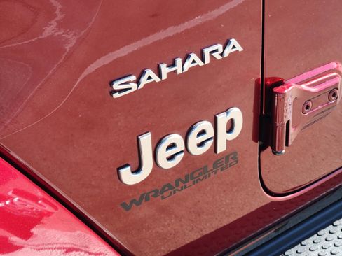 Used 2021 Jeep Wrangler Unlimited Sahara AWD/4WD image 36