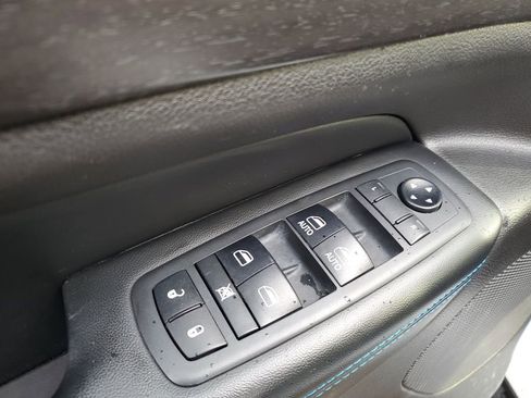 Used 2018 Jeep Grand Cherokee Laredo image 28