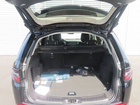 Used 2023 Land Rover Discovery Sport S image 23