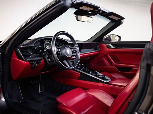 Certified 2020 Porsche 911 Carrera image 4