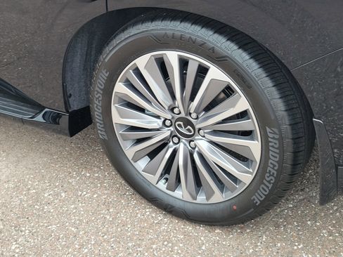 New 2026 INFINITI QX80 Luxe image 5