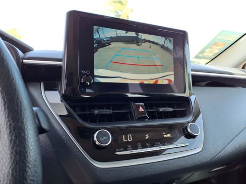 Used 2025 Toyota Corolla LE FWD image 13