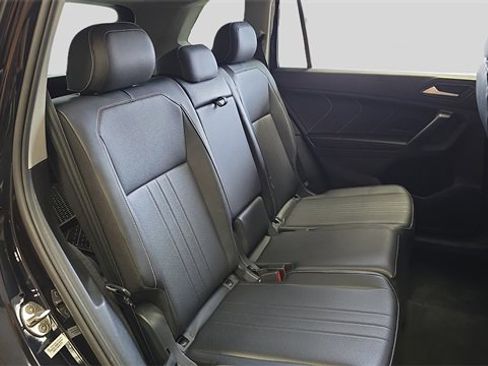 Used 2022 Volkswagen Tiguan SE image 14