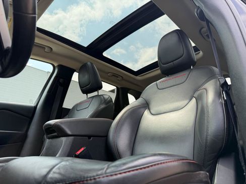 Used 2015 Jeep Cherokee Trailhawk w/ Comfort/Convenience Group AWD/4WD image 11