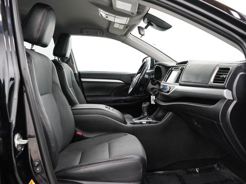 Used 2019 Toyota Highlander Plus AWD/4WD image 11