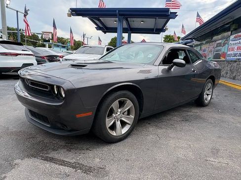 Used 2022 Dodge Challenger SXT RWD image 12