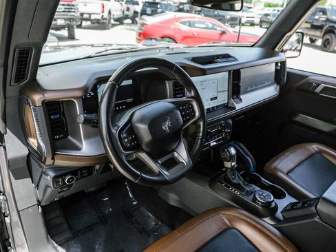 Used 2023 Ford Bronco Outer Banks AWD/4WD image 3