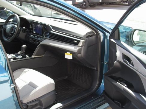 New 2025 Toyota Camry LE w/ Convenience Package image 18