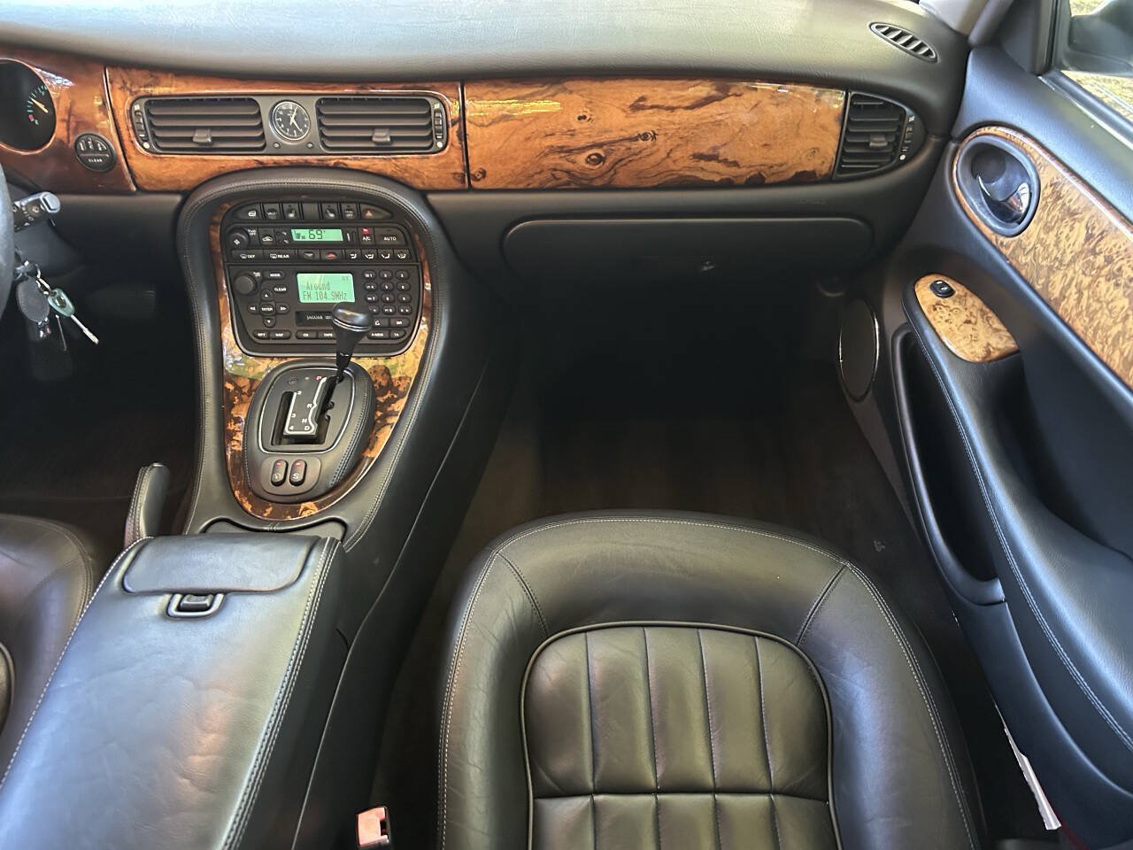 Used 2000 Jaguar XJ8 RWD image 7