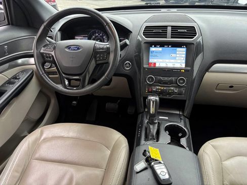 Used 2018 Ford Explorer XLT w/ Equipment Group 202A image 29