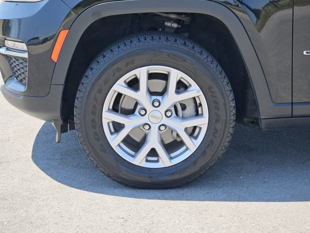 Used 2022 Jeep Grand Cherokee Limited AWD/4WD image 13