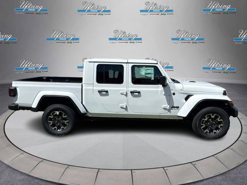 Used 2025 Jeep Gladiator Sport w/ Premium Package image 2