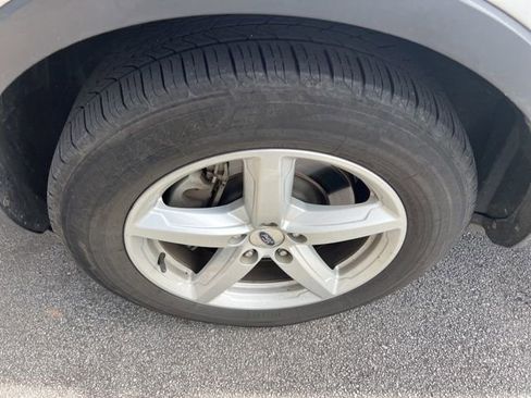 Certified 2018 Ford Explorer XLT w/ Equipment Group 202A image 8