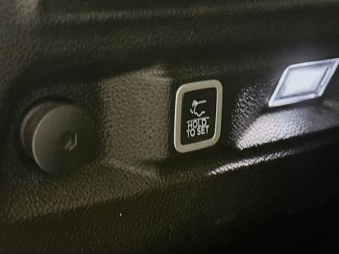 Used 2021 Jeep Grand Cherokee L Limited image 33