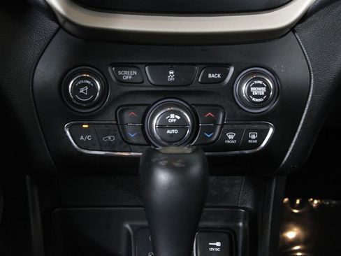 Used 2015 Jeep Cherokee Limited FWD image 21
