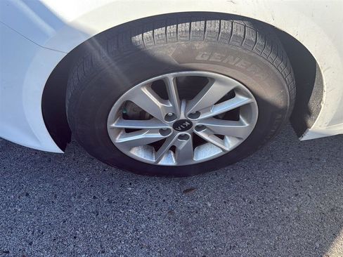 Used 2018 Kia Optima LX image 12