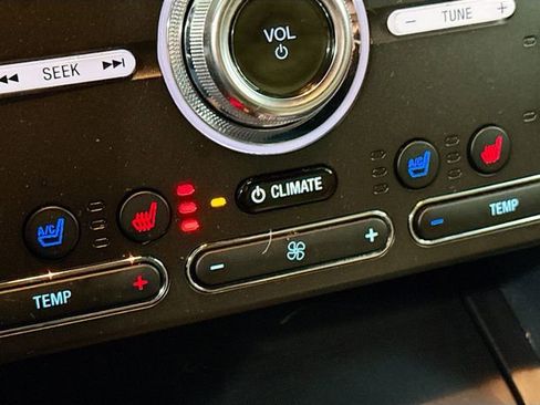 Used 2017 Ford Explorer Limited image 21