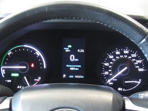 Used 2024 Toyota Sienna XLE FWD image 25