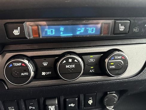 Used 2021 Toyota Tacoma TRD Off-Road w/ TRD Premium Off Road Package AWD/4WD image 30
