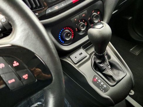 Used 2018 RAM ProMaster City Tradesman SLT FWD image 16