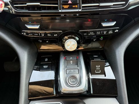 Used 2022 Acura MDX SH-AWD image 21