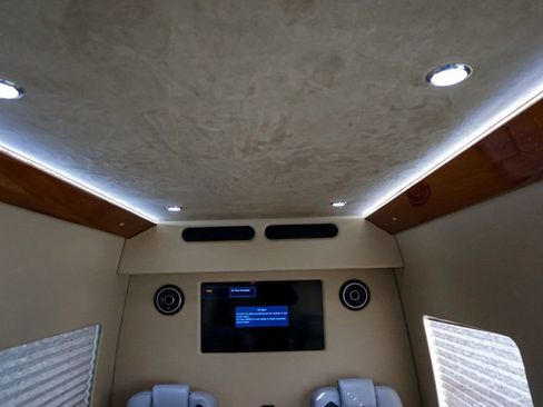 Used 2015 Mercedes-Benz Sprinter 2500 image 32