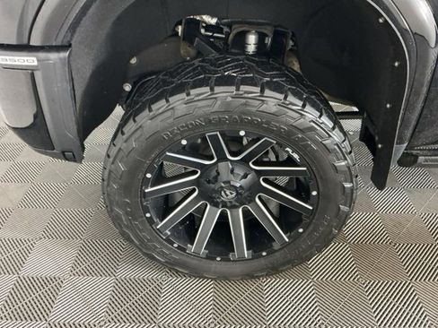 Used 2024 GMC Sierra 3500 Denali Ultimate image 32