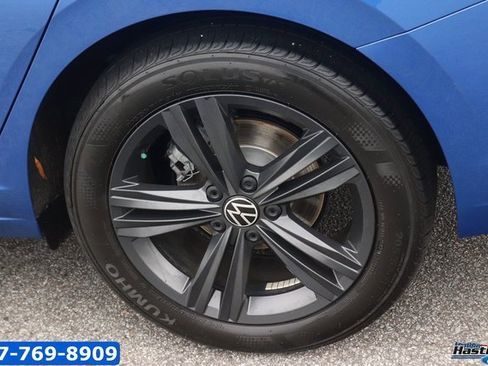 Used 2022 Volkswagen Jetta SE image 9