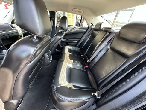 Used 2021 Chrysler 300 Touring L image 6