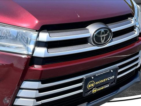 Used 2019 Toyota Highlander XLE AWD/4WD image 34