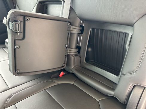 Used 2020 GMC Sierra 1500 SLT RWD image 10